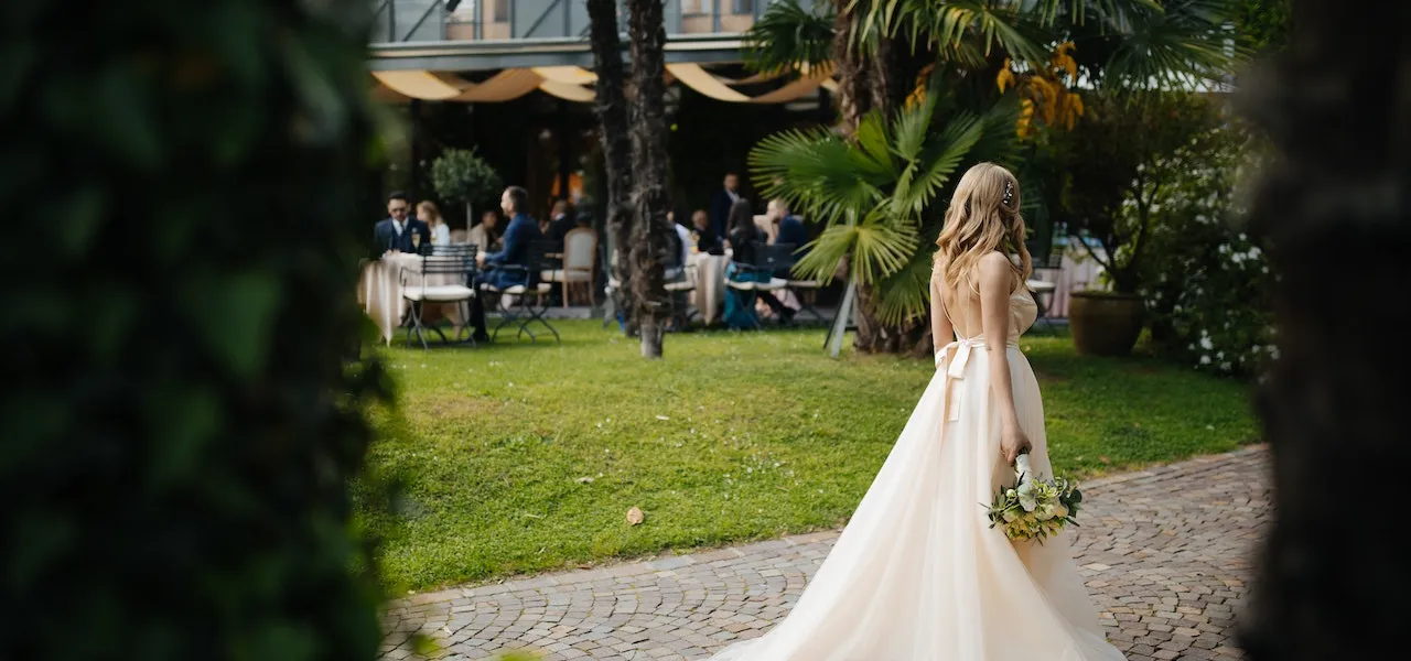 Colori e Tessuti Abiti da Matrimonio 2025/2026: Guida Completa