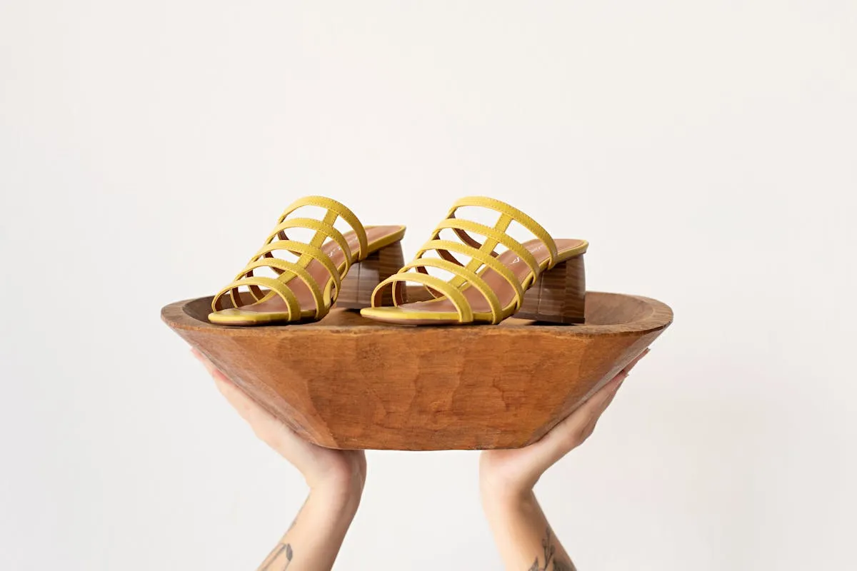 Tendenze Sandali Donna 2025: I Modelli Più Desiderati di Questa Estate