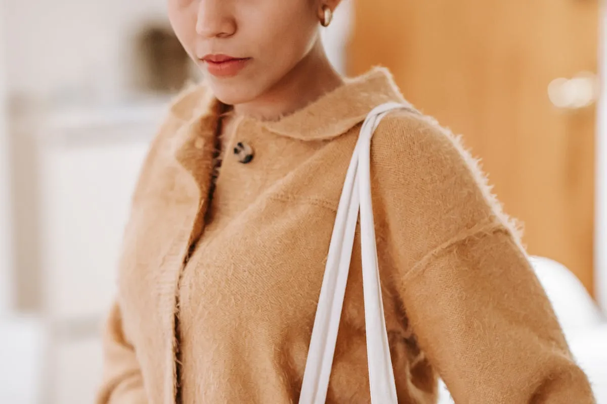 Come riconoscere un capo di qualità: cuciture, tessuti e vestibilità